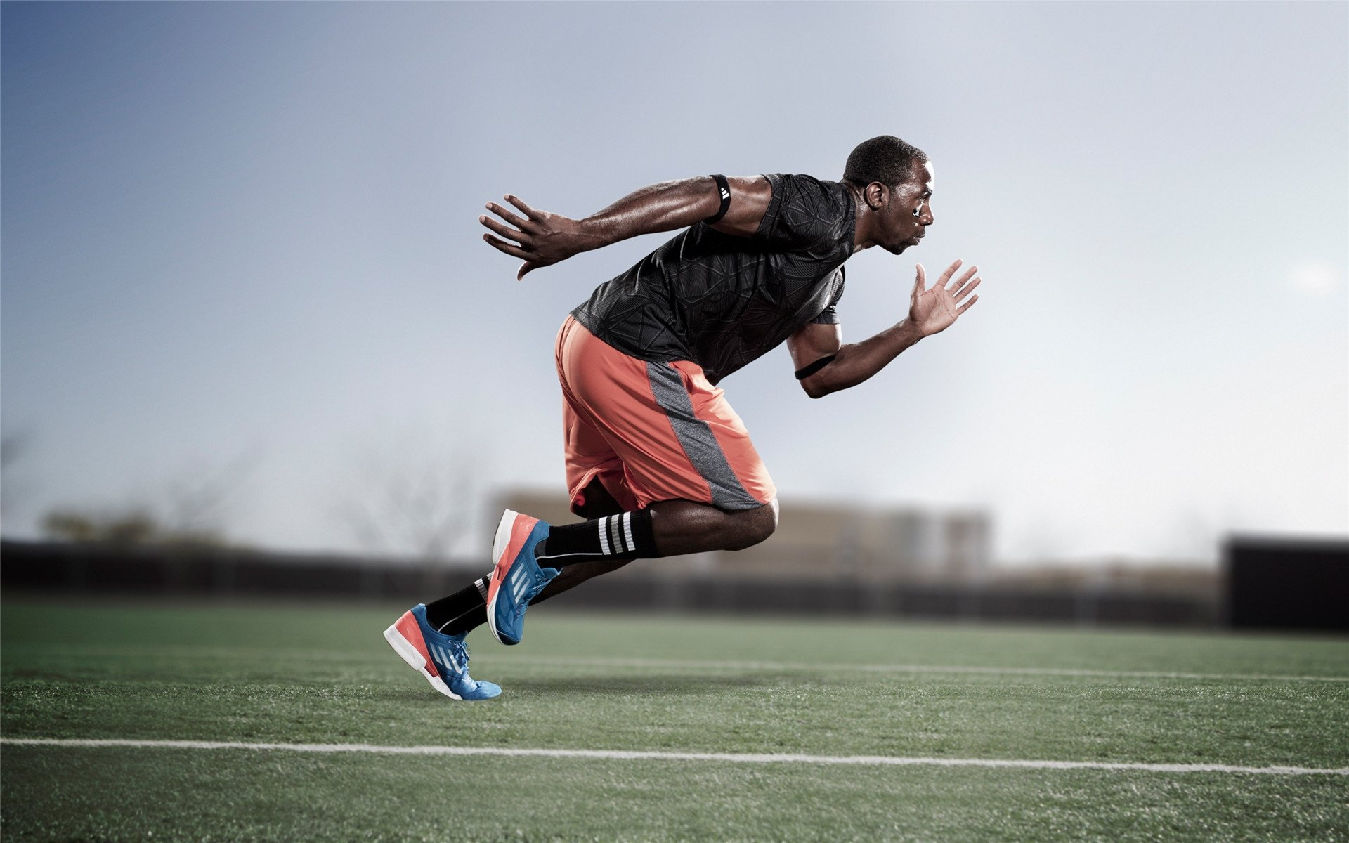 “壁球赛场，快速反击与精准控制：2025世界运动会在高新区全民健身馆激烈上演！”